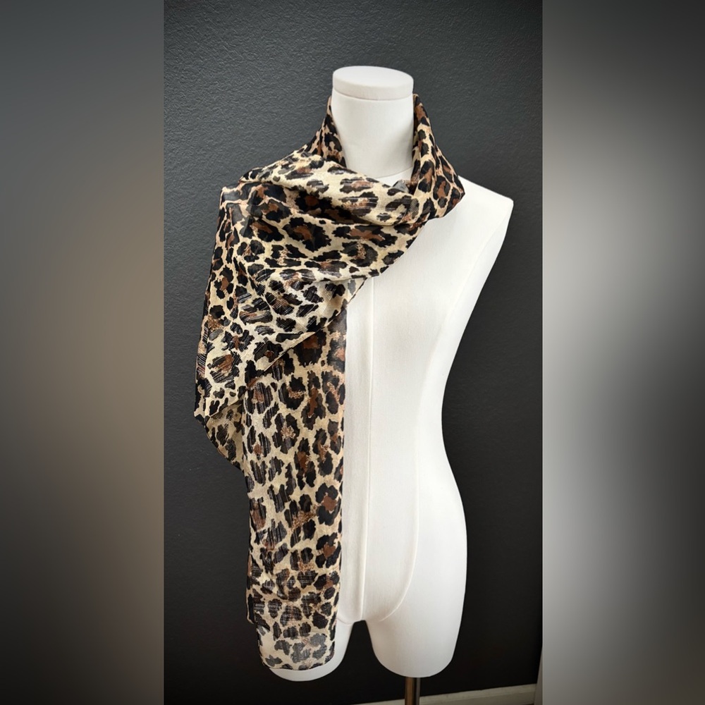 🍀4/$20🍀 Subtly Shiny Leopard Print Scarf with gold metallic embellishment